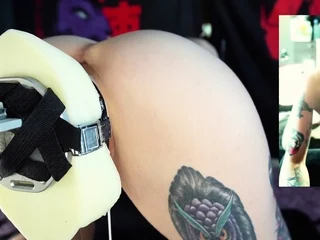 Ass toying in close up for solo stunner