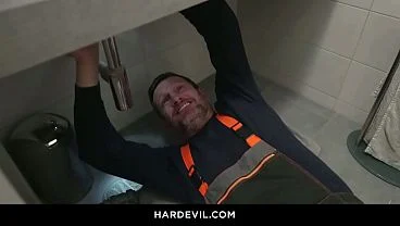 Greta’s Unexpected Encounter: A Sensational Plumbing Job Leads to Raunchy Blowjobs, Foot Worship, and Anal Adventures with Yanick’s Skillful Touch
